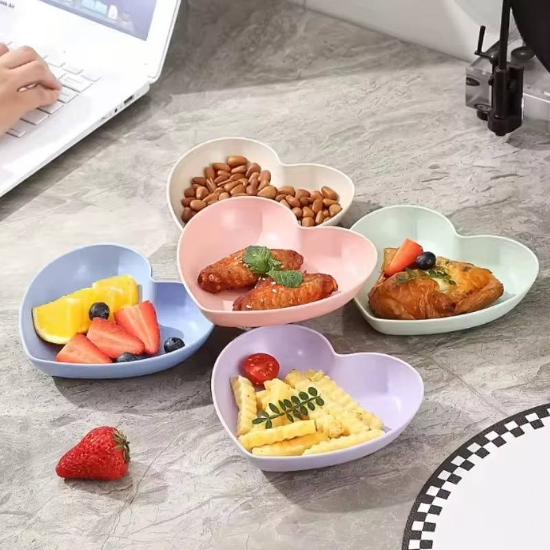 5PCS Love Shape Snack Plate Set – Reusable Plastic Dessert Plates, Bone Spitting Plate for Home Dining & Party Serving