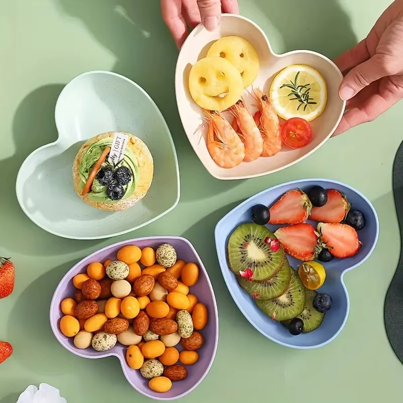 5PCS Love Shape Snack Plate Set – Reusable Plastic Dessert Plates, Bone Spitting Plate for Home Dining & Party Serving