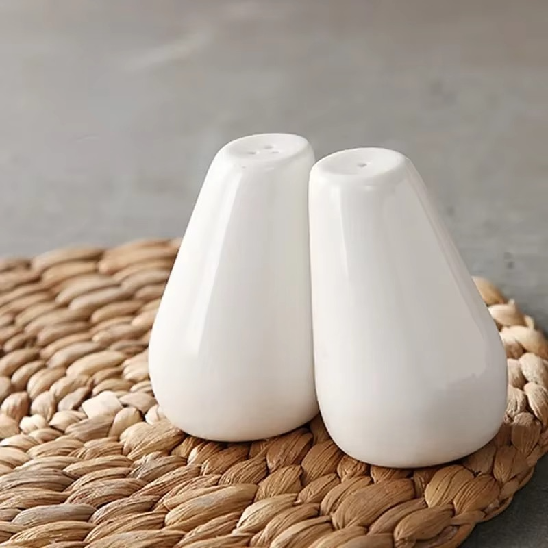 2Pcs Ceramic Spice Jar Can White Seasoning Bottle Salt Pepper Holder Shakers Spice Container Pot BBQ Condiment Kitchen Storage