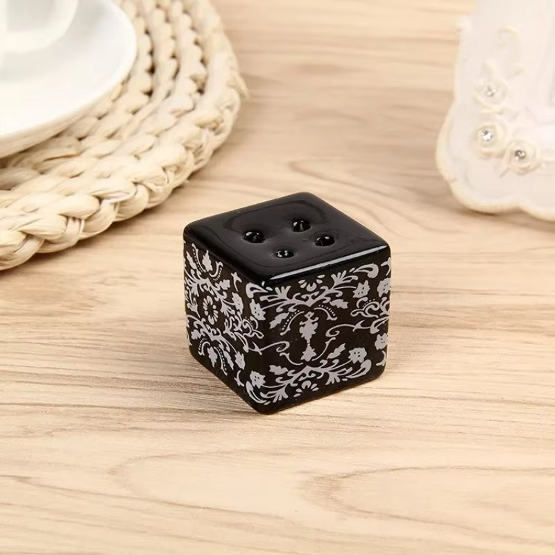 Ceramic Spice Bottle Gift Box Set – Black & White Dice Design Salt & Pepper Shakers, Creative Square Seasoning Jars Kitchen Storage