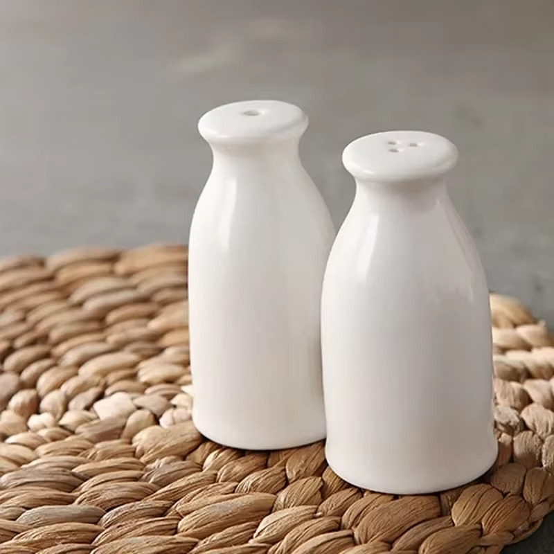 2Pcs Ceramic Spice Jar Can White Seasoning Bottle Salt Pepper Holder Shakers Spice Container Pot BBQ Condiment Kitchen Storage