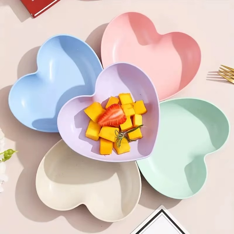 5PCS Love Shape Snack Plate Set – Reusable Plastic Dessert Plates, Bone Spitting Plate for Home Dining & Party Serving