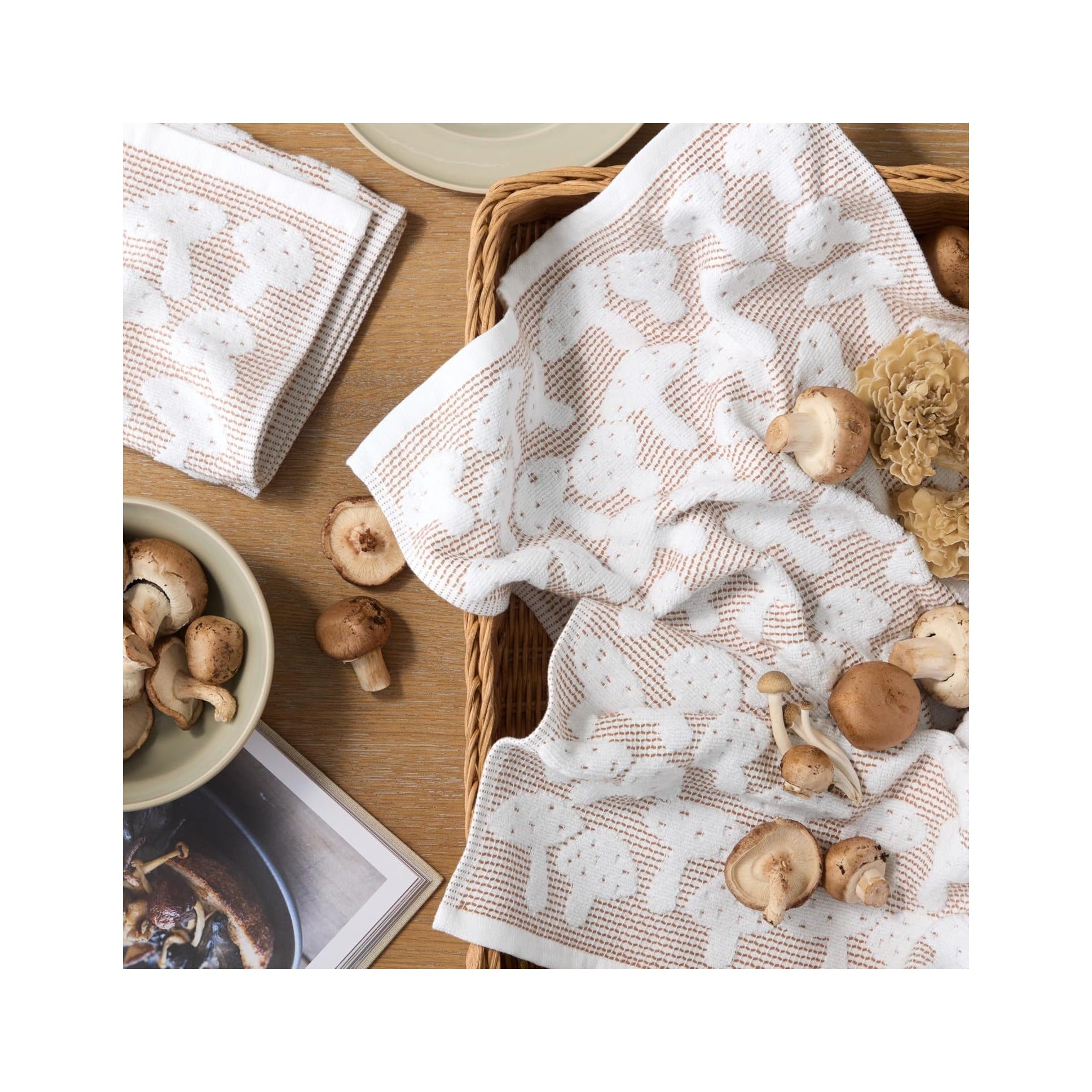 Woodland Harvest Jacquard Mushrooms Kitchen Towel 2-Pack Set, 100% Cotton with Absorbent Honeycomb Texture, Decorative Kitchen Towels, Brown, 16"X28"